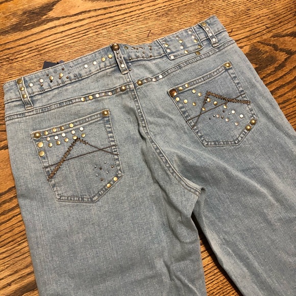 Request Studded Blue Denim Capris - Picture 6 of 7